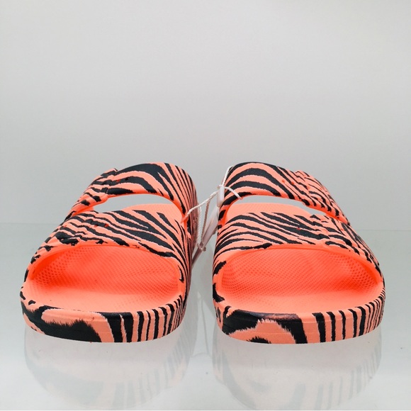 Freedom Moses - Zebra / Capri - Double Band Slides Women’ Size 5/6 - Picture 2 of 9
